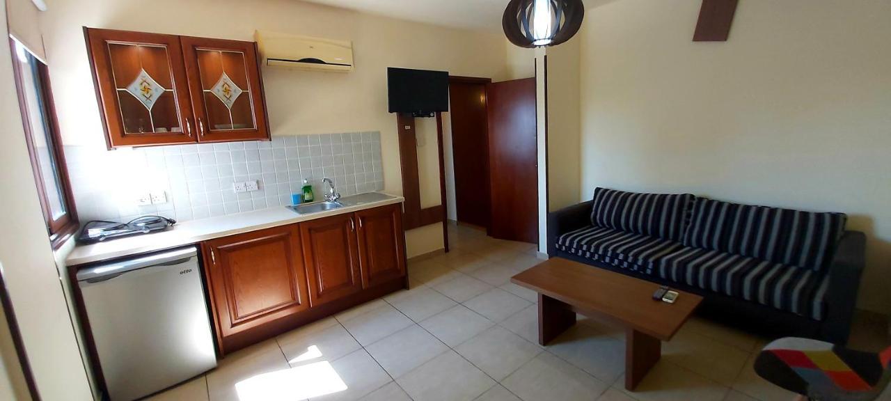 Lakis Court Apartment Larnaca Ngoại thất bức ảnh