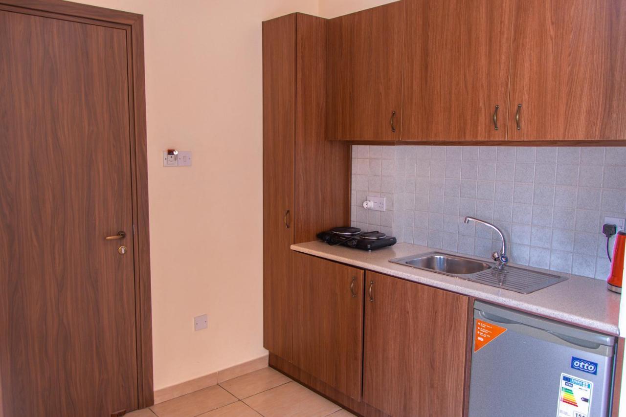 Lakis Court Apartment Larnaca Ngoại thất bức ảnh